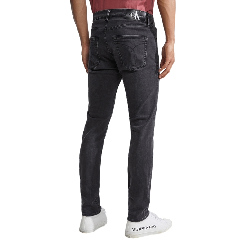Shop Calvin Klein 修身錐形彈性牛仔褲 J3232671BY