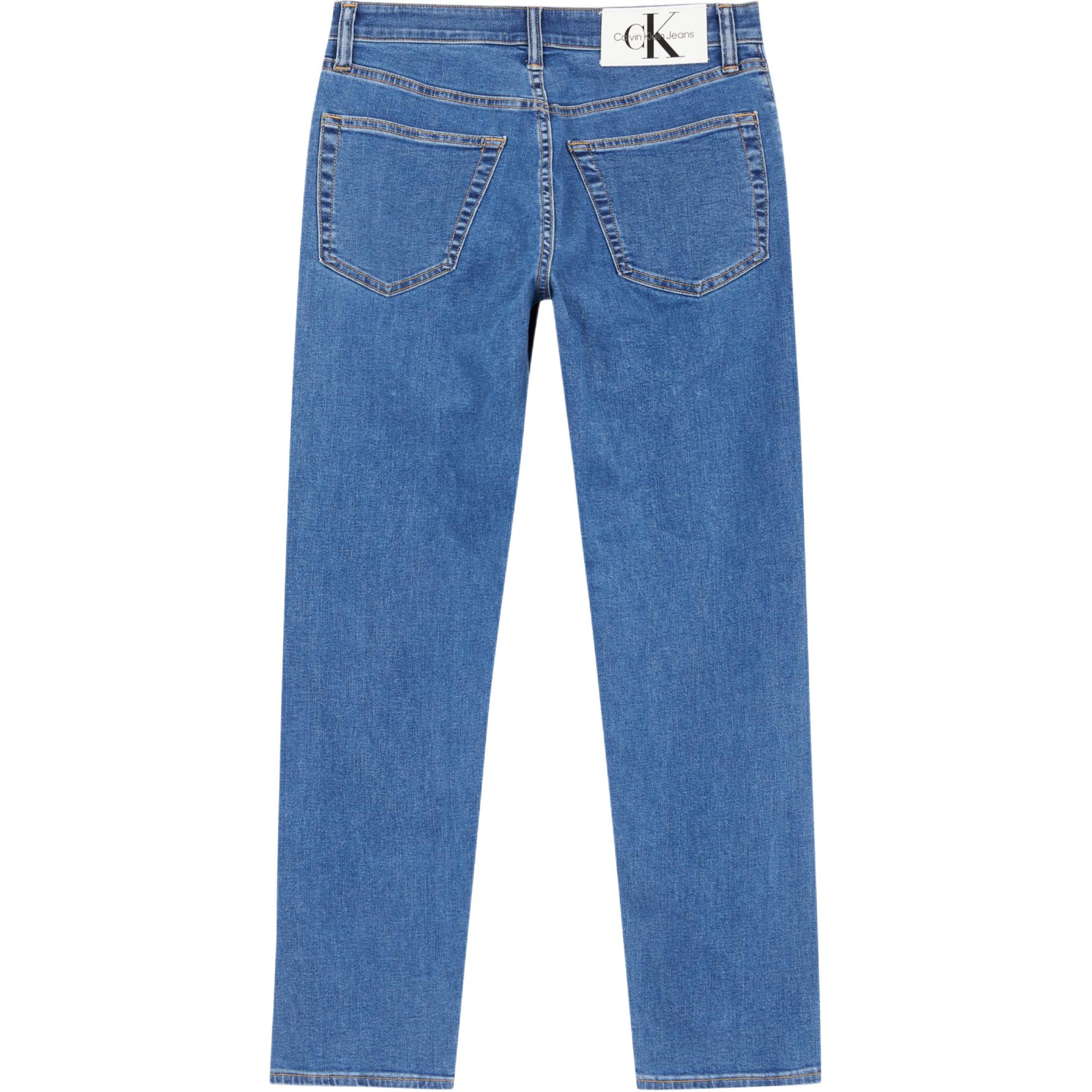 Lookbook CALVIN KLEIN Seluar Jeans Slim Straight Fit Biru Muda Denim. J325414-1A4