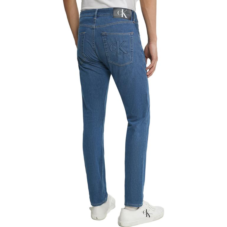 Shop Calvin Klein 修身錐形彈性牛仔褲 休閒藍色 J323792-1A4