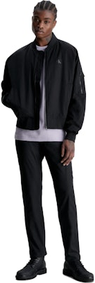 Calvin Klein 素色立領拉鍊外套 - 黑色 J30J323842-BEH Lookbook Calvin Klein 素色立領拉鍊外套 - 黑色 J30J323842-BEH