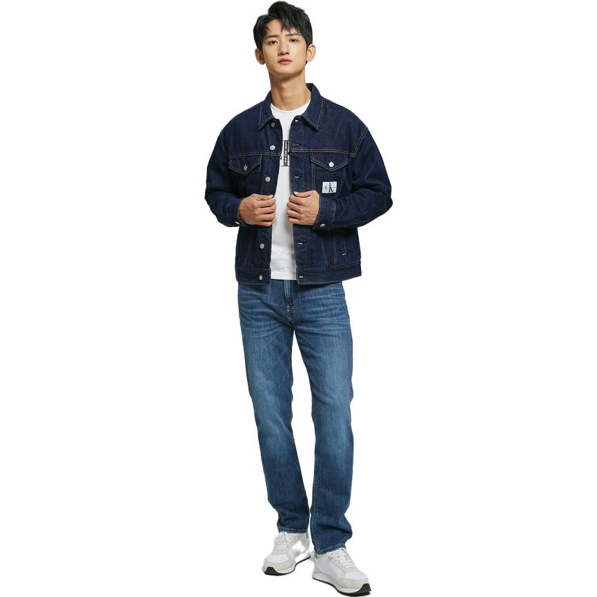 Lookbook Calvin Klein Chaqueta Vaquera Azul Oscuro de Corte Recto. J321269-1AP