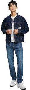 Calvin Klein Chaqueta Vaquera Azul Oscuro de Corte Recto. J321269-1AP Lookbook Calvin Klein Chaqueta Vaquera Azul Oscuro de Corte Recto. J321269-1AP