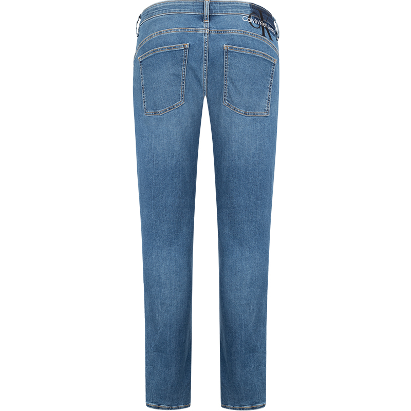 Lookbook Calvin Klein 彈性修身錐形速乾牛仔褲 藍色 J3226461A4