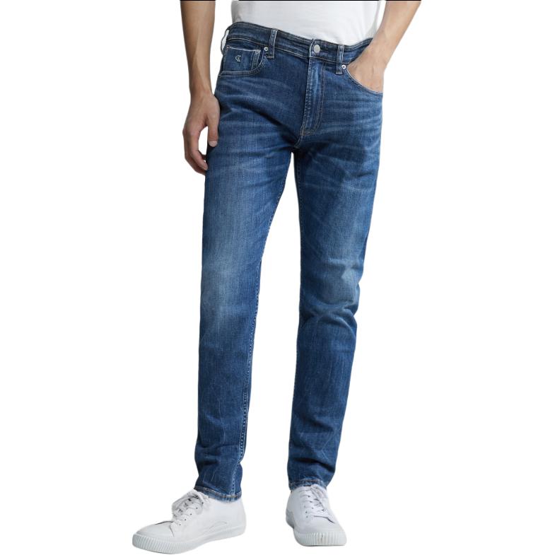Shop Calvin Klein 藍色洗舊彈性修身牛仔褲 J324360-1BJ