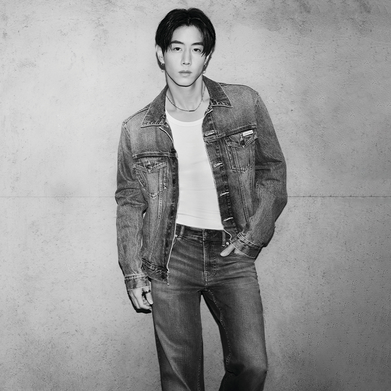 Calvin Klein  Washed Stretch Tapered Jeans Light Blue Denim. J325408 圖 4