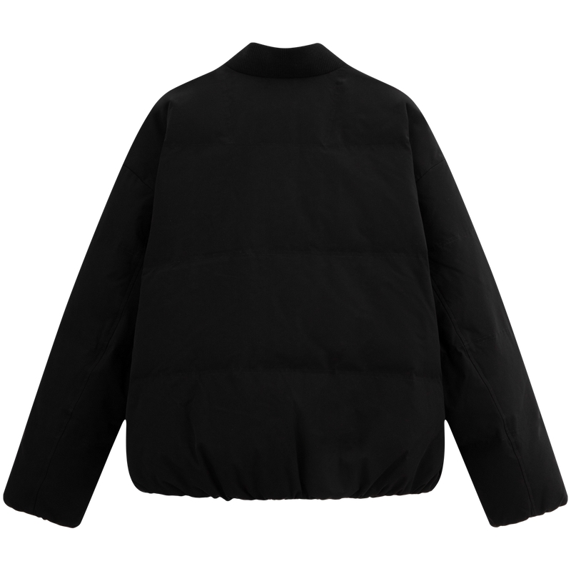 Lookbook Calvin Klein Jaket Tahan Angin & Air dengan Kolar Besbol. J326657