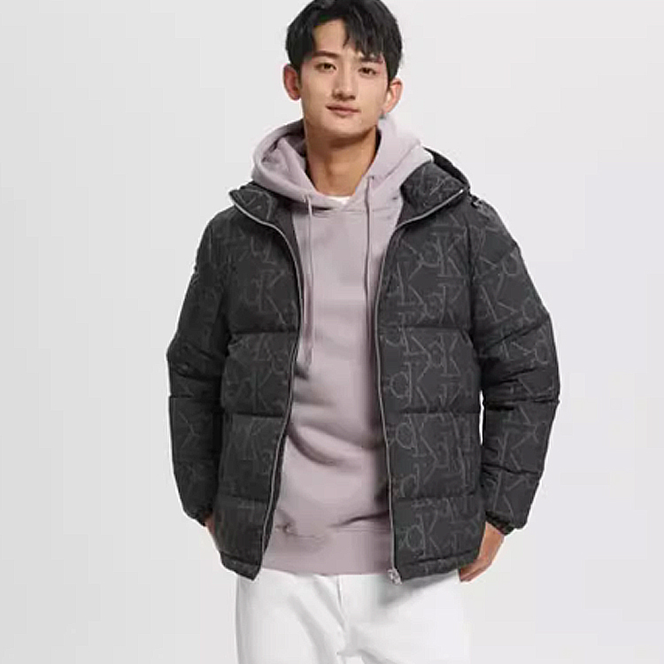 Lookbook カルバンクライン 総柄レタープリント フード付きダウンジャケット 冬用 J322998