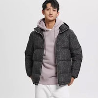 カルバンクライン 総柄レタープリント フード付きダウンジャケット 冬用 J322998 Lookbook カルバンクライン 総柄レタープリント フード付きダウンジャケット 冬用 J322998