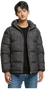 カルバンクライン 総柄レタープリント フード付きダウンジャケット 冬用 J322998 Shop カルバンクライン 総柄レタープリント フード付きダウンジャケット 冬用 J322998