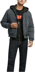 Chaqueta Bomber Invierno Calvin Klein con Estampado y Cuello de Béisbol. J314319 Lookbook Chaqueta Bomber Invierno Calvin Klein con Estampado y Cuello de Béisbol. J314319