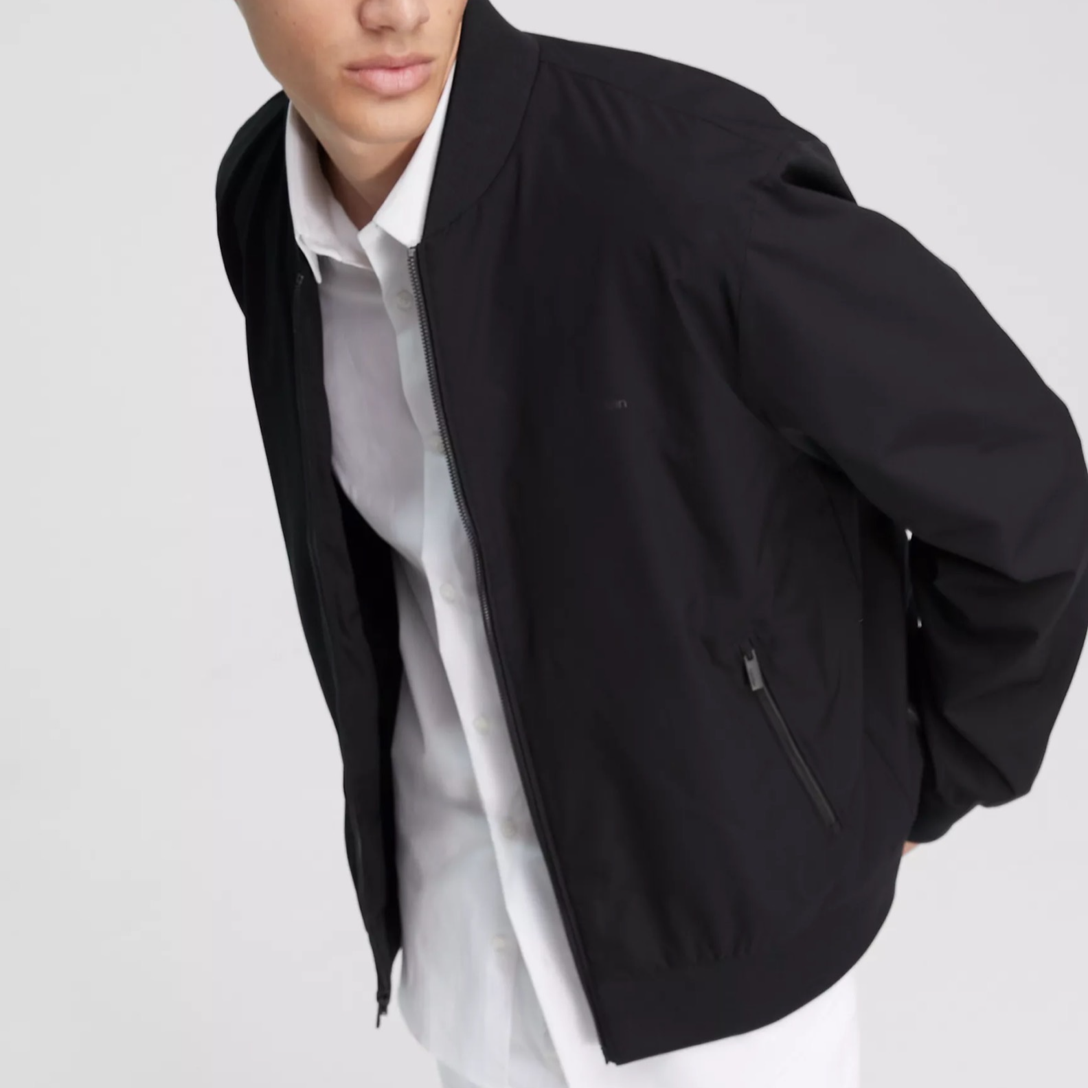 Lookbook Calvin Klein黑色简约防风拉链飞行夹克 81FP512-001