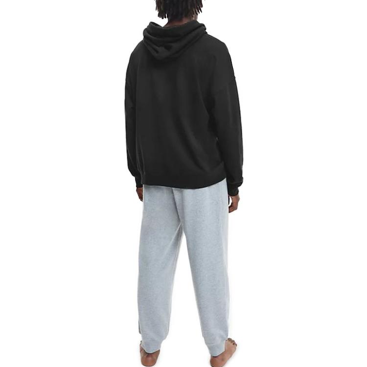 Shop Calvin Klein 黑色標誌印花套頭運動衫 000NM2301E-UB1