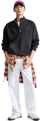 卡尔文·克莱因CK 3D标志半拉链卫衣 太空黑 J324405 Lookbook 卡尔文·克莱因CK 3D标志半拉链卫衣 太空黑 J324405