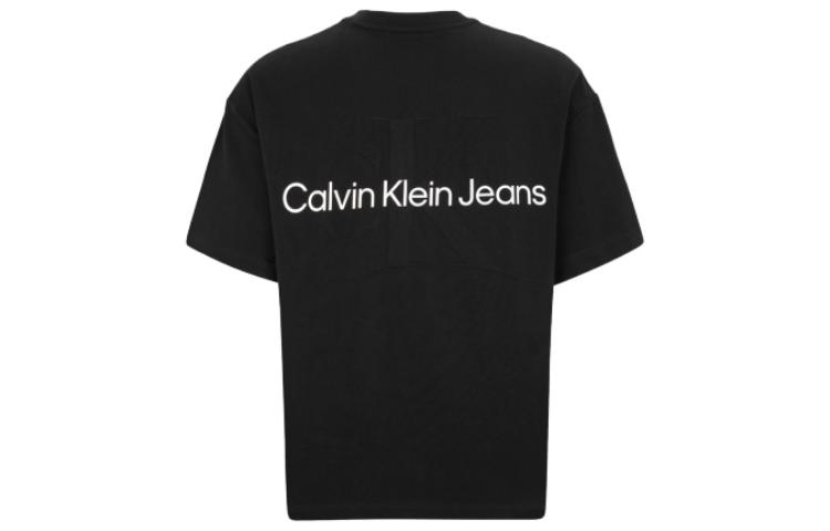 Lookbook Camiseta Unisex Calvin Klein Logo Grabado Cuello Redondo Manga Corta. J400280-BEH