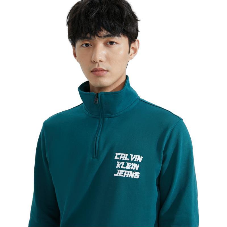 Lookbook Calvin Klein FW23 Sweater Lengan Panjang Hijau Motif Alphabet Cotton J324794