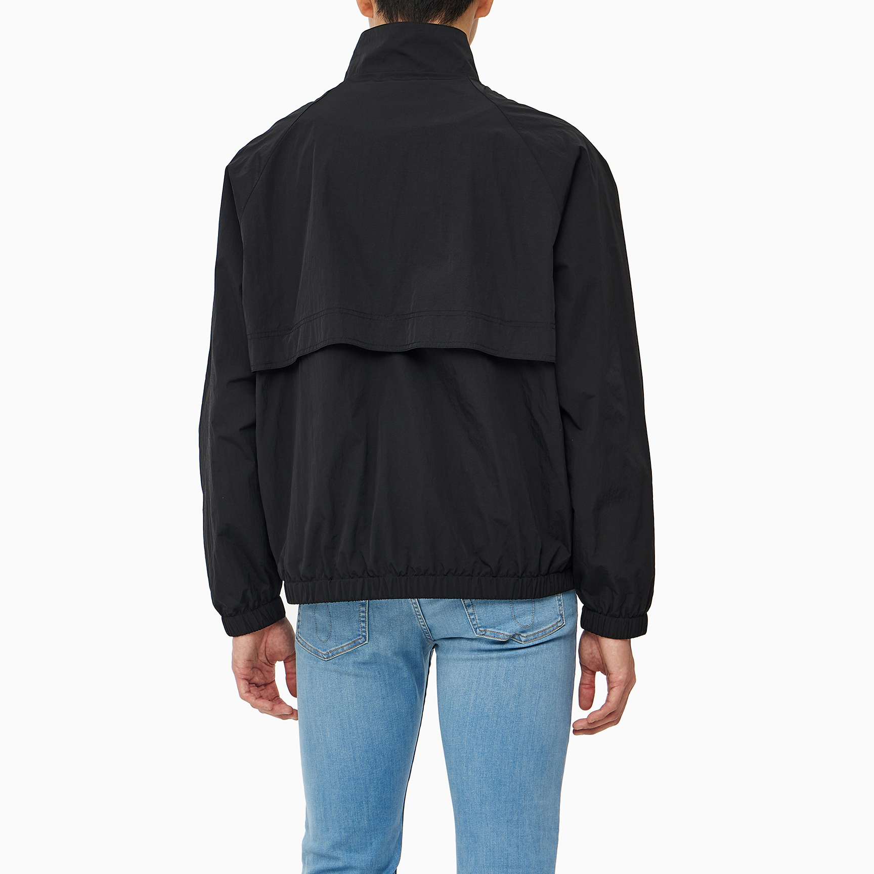 Purchase Chaqueta Negra Calvin Klein Jeans con Logo y Cuello Alto con Cremallera. J325905-BEH