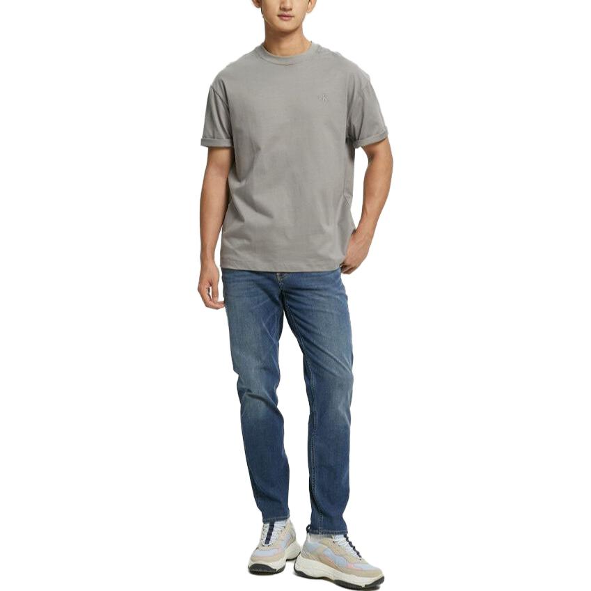 Lookbook CALVIN KLEIN 男士寬鬆版水洗Logo牛仔褲 深藍色 J322284-1A4