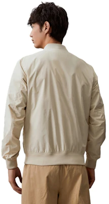 卡尔文克莱因燕麦奶色休闲字母印花飞行夹克 J322260 Purchase 卡尔文克莱因燕麦奶色休闲字母印花飞行夹克 J322260