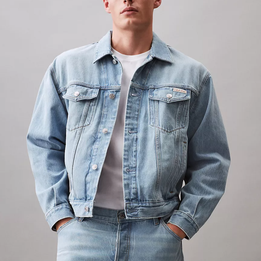 Lookbook 卡尔文克莱因宽松版蓝色牛仔夹克 40EM740-400