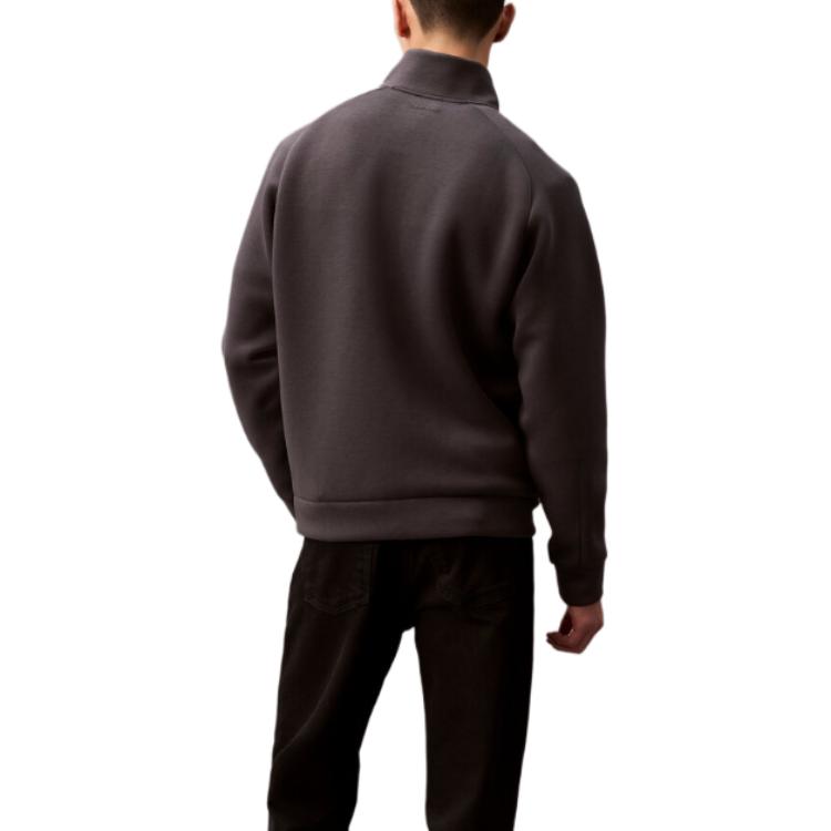 Lookbook Calvin Klein 纯色高领舒适套头夹克 沥青色 40EM216-BAC