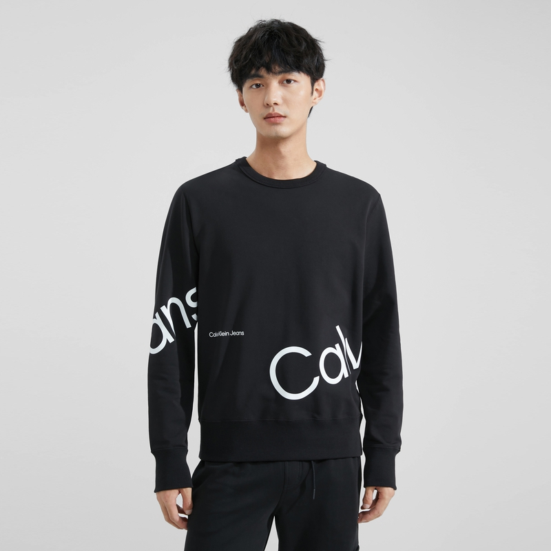 Shop Calvin Klein 太空黑色中性圆领卫衣大胆Logo印花 J324319BEH