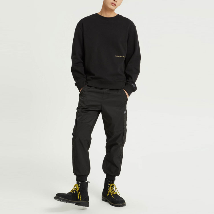Shop Calvin Klein SS22 老虎印花标志男女同款黑色圆领卫衣 J400110-BEH