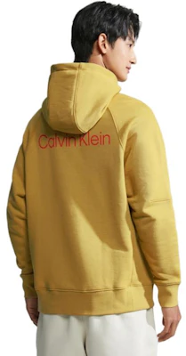 Calvin Klein SS23极简印花男女同款姜黄色卫衣 40798ST Shop Calvin Klein SS23极简印花男女同款姜黄色卫衣 40798ST