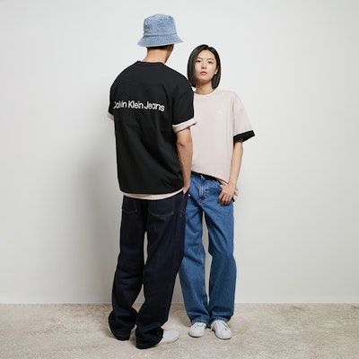 CALVIN KLEIN SS24 Cotton Relaxed Embossed Logo T-Shirt Unisex Heavyweight. J400377 4