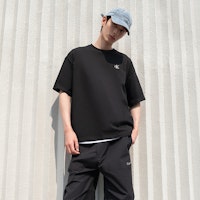 CALVIN KLEIN SS24 Baju-T Logo Embossed Kapas Unisex Berat Santai. J400377 5