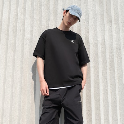 CALVIN KLEIN SS24 Cotton Relaxed Embossed Logo T-Shirt Unisex Heavyweight. J400377 5