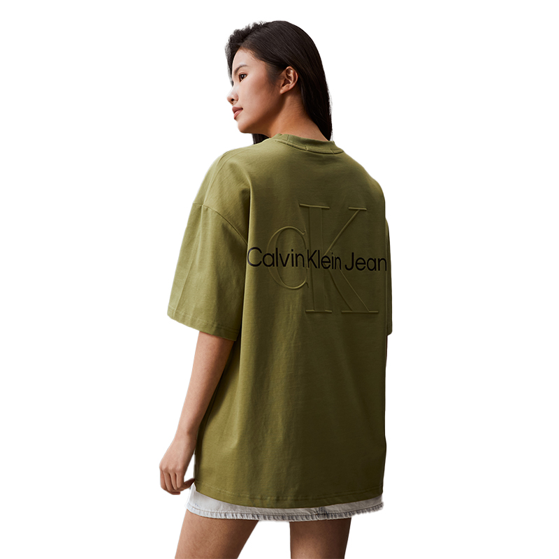 Sizing CALVIN KLEIN SS24 Baju-T Logo Embossed Kapas Unisex Berat Santai. J400377