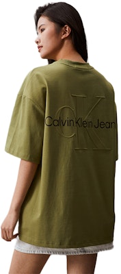 CALVIN KLEIN SS24 Cotton Relaxed Embossed Logo T-Shirt Unisex Heavyweight. J400377 Sizing CALVIN KLEIN SS24 Cotton Relaxed Embossed Logo T-Shirt Unisex Heavyweight. J400377