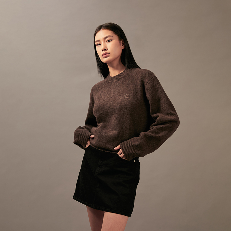 Sizing カルバンクライン SS25 ウール混刺繍ニットセーター - カジュアルで暖かい。 J327336