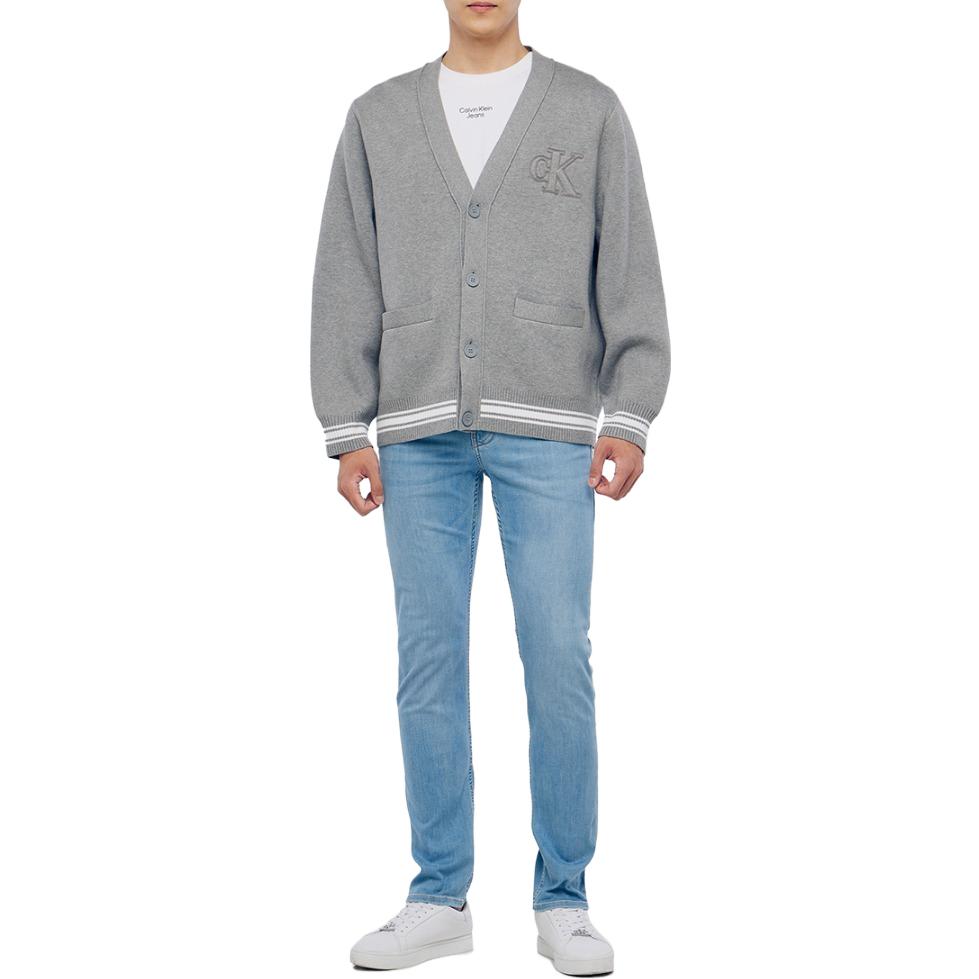 Shop CALVIN KLEIN Uniseks Baju Rajut Lengan Panjang V-Neck Cetakan Huruf J324407