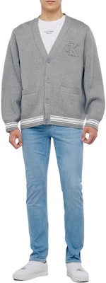 CALVIN KLEIN Unisex V-Neck Letter Print Long Sleeve Knit Sweater J324407 Shop CALVIN KLEIN Unisex V-Neck Letter Print Long Sleeve Knit Sweater J324407