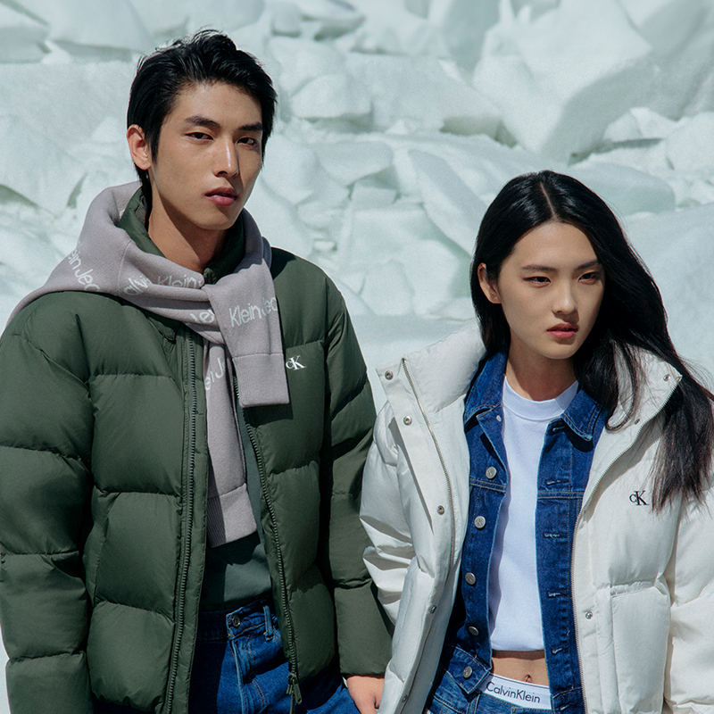 Sizing Calvin Klein Jaket Kasual Kalis Air dengan Kolar Baldu. J326811