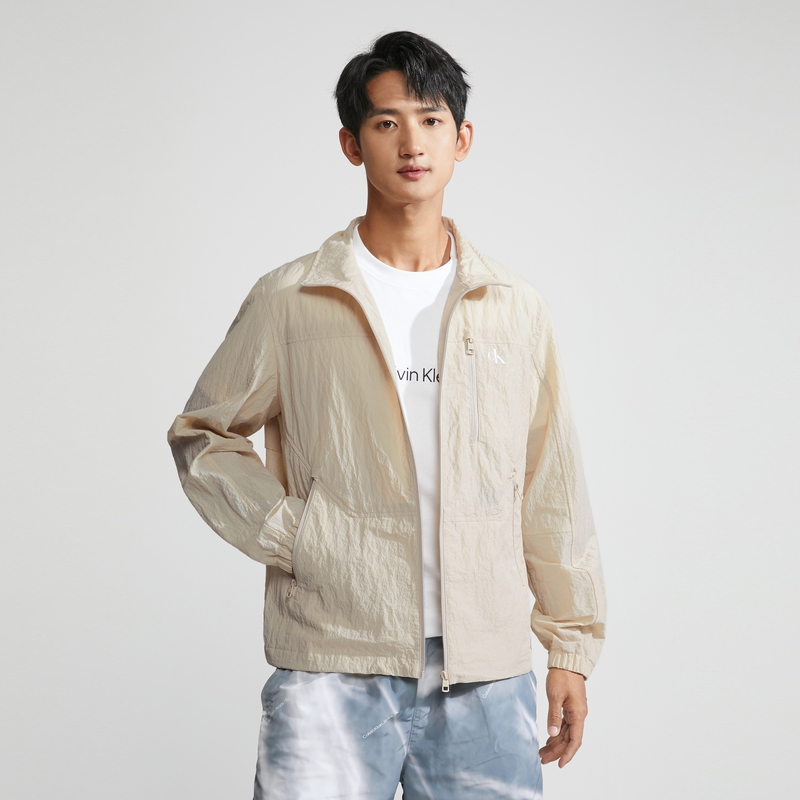 Lookbook Calvin Klein 防水户外拉链立领夹克 J324126