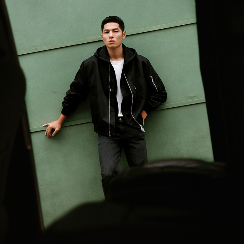 Lookbook 卡尔文克莱因男士防风防水户外棒球夹克. J327097