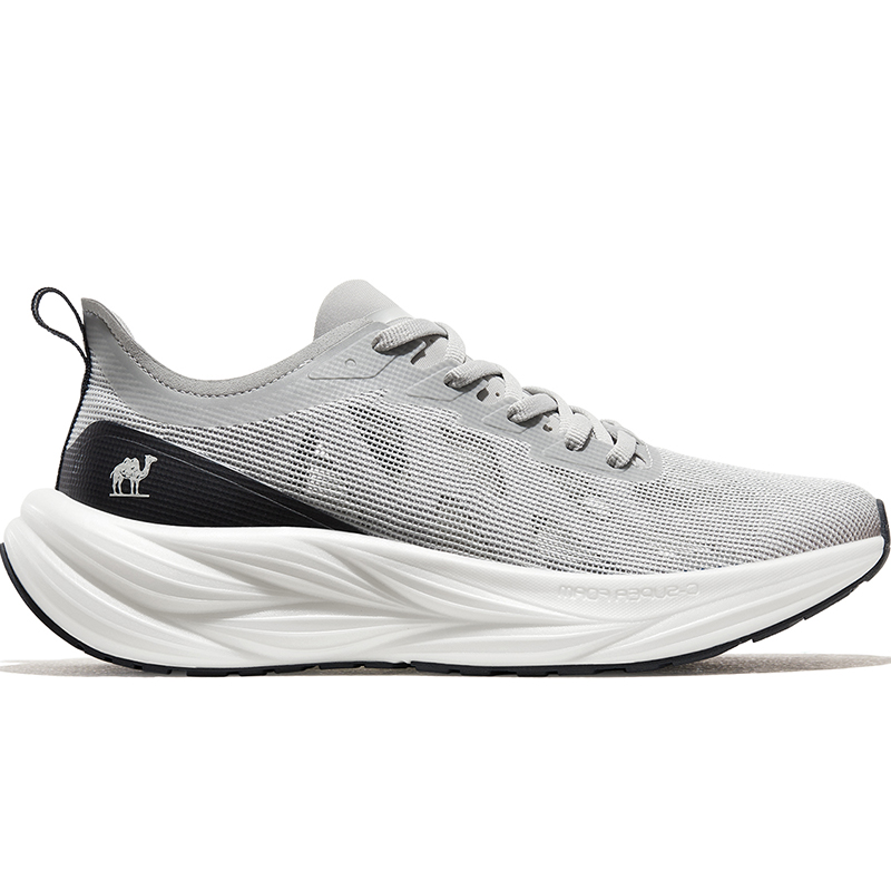 Lookbook 骆驼CAMEL CROWN低帮跑鞋 '追逐电光' X13C097029