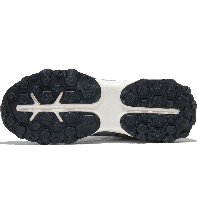 Shop CAMEL CROWN 防滑保暖中帮靴 K13C303010