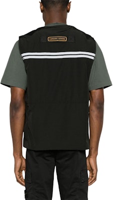 加拿大鹅Canmore红标反光条男女同款马甲黑色款式 2449M61 Lookbook 加拿大鹅Canmore红标反光条男女同款马甲黑色款式 2449M61