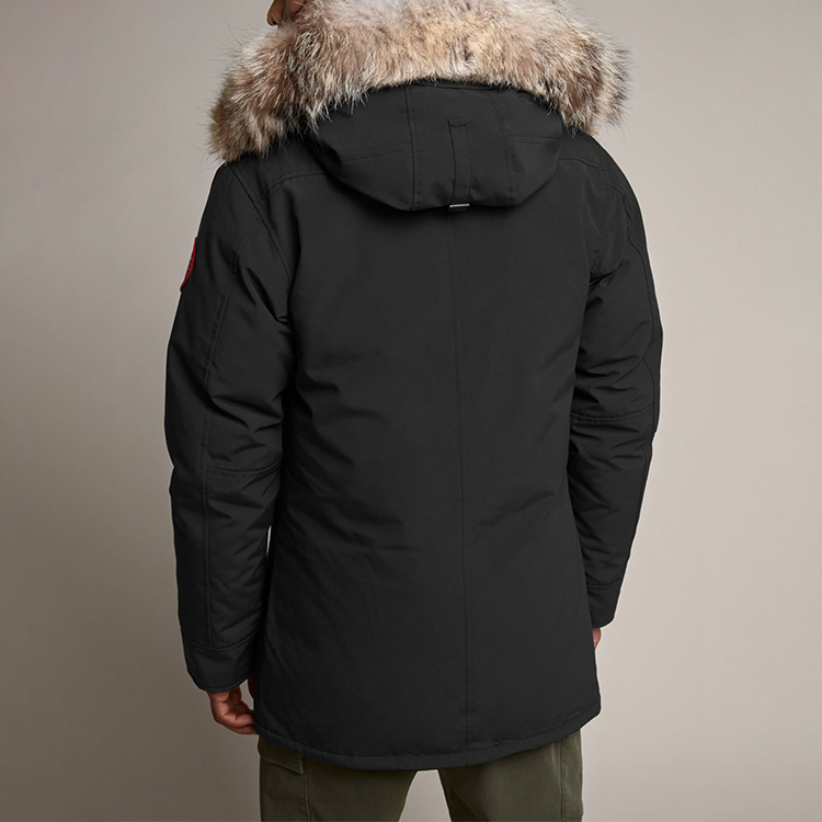 Shop Canada Goose Chateau Chaqueta de Plumas Negra con Capucha y Etiqueta Roja 3426MA-61