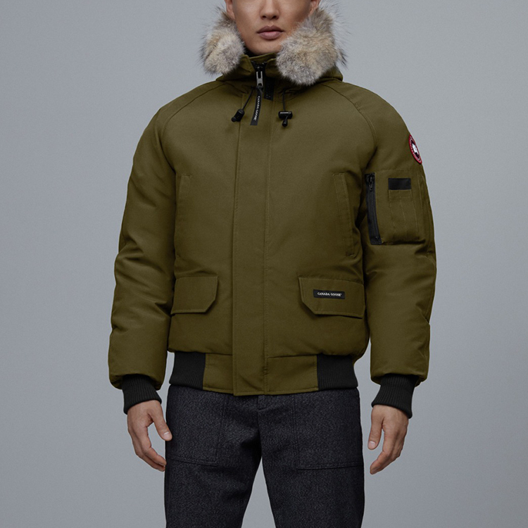 Shop Canada Goose Chilliwack FW22 紅色標誌連帽羽絨外套 男女通用 7999M-49