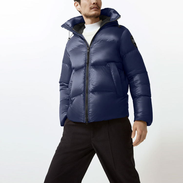 Shop カナダグース クロフトン ブラックラベル ショート ダウンジャケット ブルー ユニセックス 2252MB-63