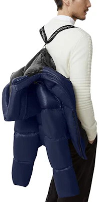 Canada Goose Crofton Hoodie Navy Blue Lightweight Waterproof Down Jacket Unisex. 2252M-63 Sizing Canada Goose Crofton Hoodie Navy Blue Lightweight Waterproof Down Jacket Unisex. 2252M-63