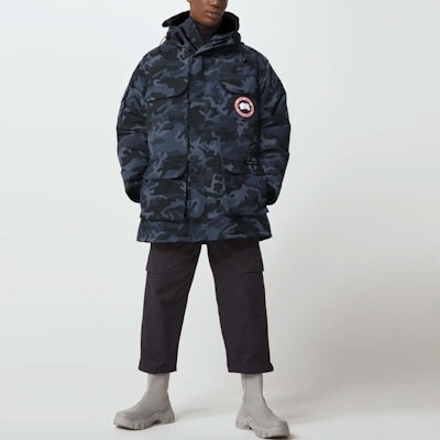 Canada Goose Expedition FW21 Jaket Parka Down Tahan Air Unisex Biru Camo. 4660MP-898 Shop Canada Goose Expedition FW21 Jaket Parka Down Tahan Air Unisex Biru Camo. 4660MP-898