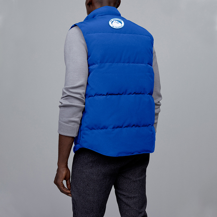 Shop Chaqueta ligera Canadá Goose Freestyle azul con logo rojo, impermeable y cierre. 4154MPB-64