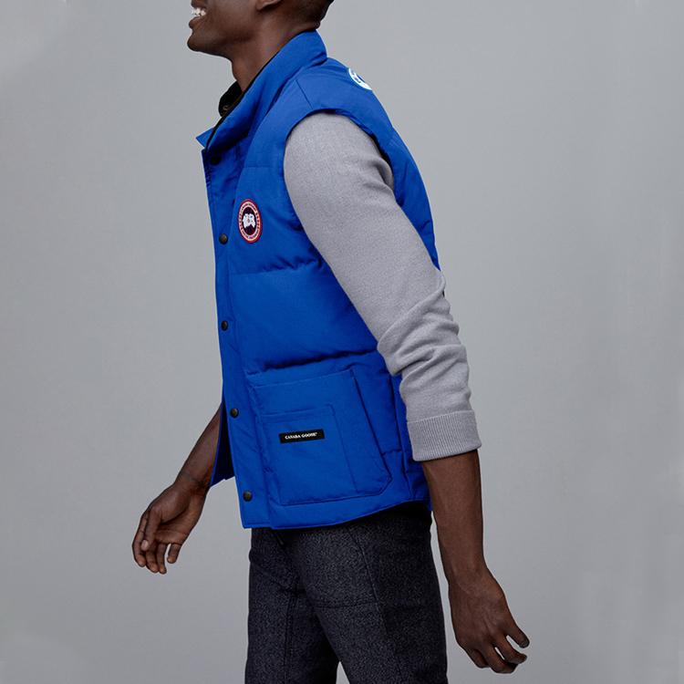 Purchase Chaqueta ligera Canadá Goose Freestyle azul con logo rojo, impermeable y cierre. 4154MPB-64