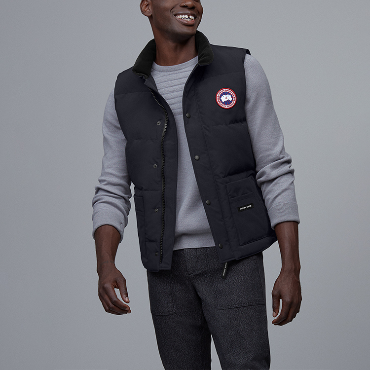 Shop Rompi Canada Goose Freestyle Crew Red Label Tahan Air Navy Unisex. 4154M-67