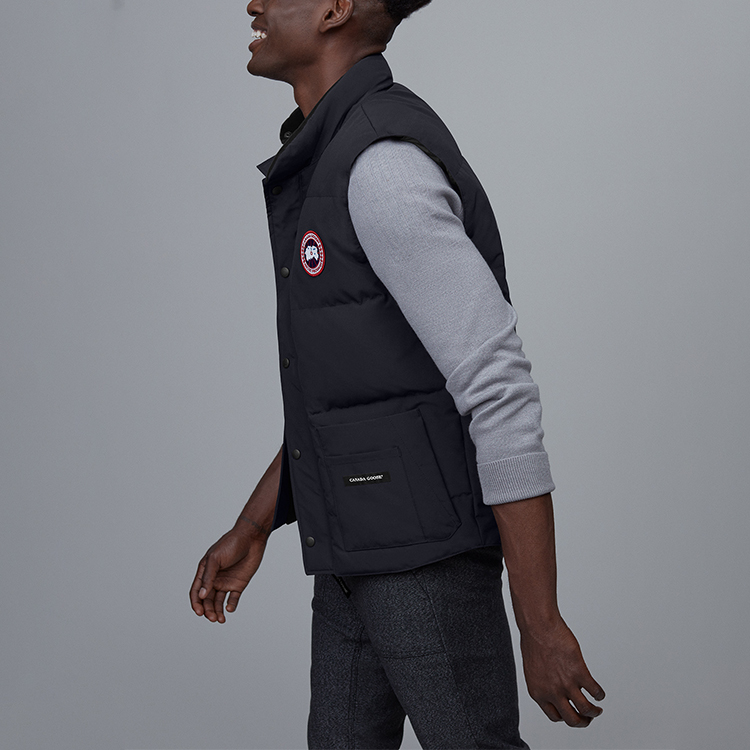 Purchase Rompi Canada Goose Freestyle Crew Red Label Tahan Air Navy Unisex. 4154M-67